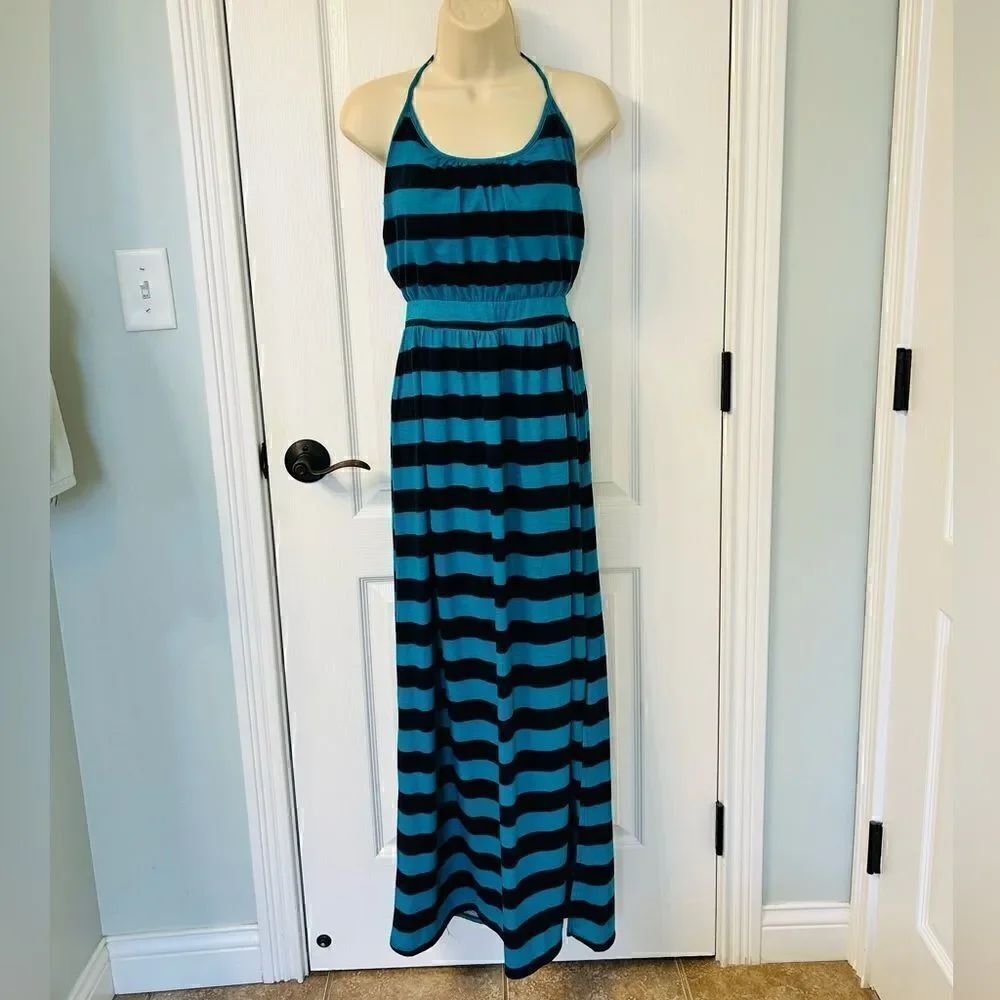 August Silk Navy & Teal Maxi Dress! 🔥
